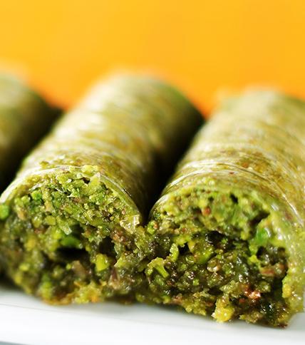 GULLUOGLU Pistachio Wrap Baklava FISTIKLI SARMA DURUM 400g